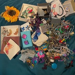 Jewelry Grab Bag: Huge mix of vintage jewelry!!